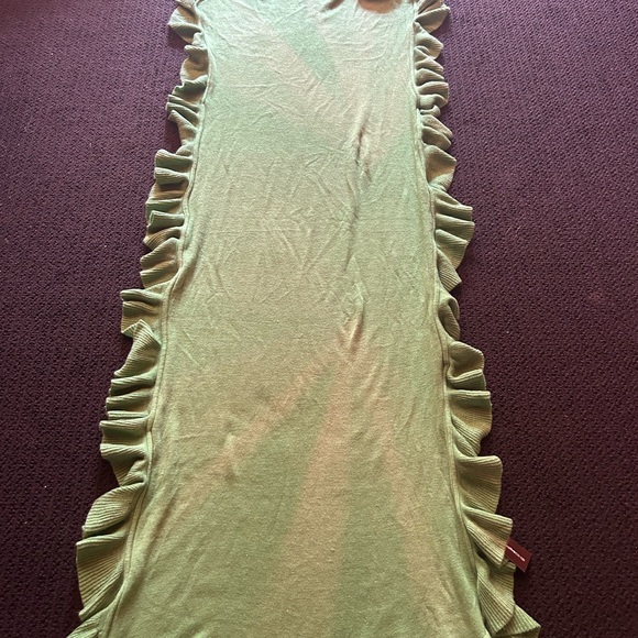 Green Ruffled Wrap - Picture 3 of 4